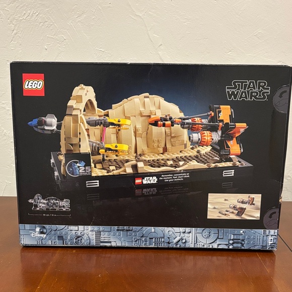 LEGO Star Wars Mos Espa Podrace Diorama Build and Display Set 75380. NWT Sealed - Picture 7 of 9